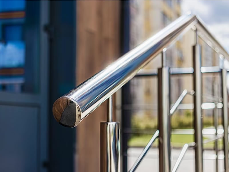 Paslanmaz Çelik Korkuluklar: Güvenlik ve Estetik Çözümü